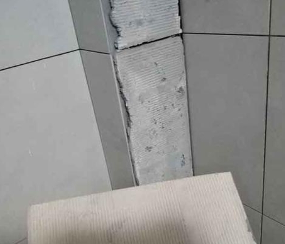 罗山瓷砖空鼓维修公司分享下厨房瓷砖脱落的补救措施。